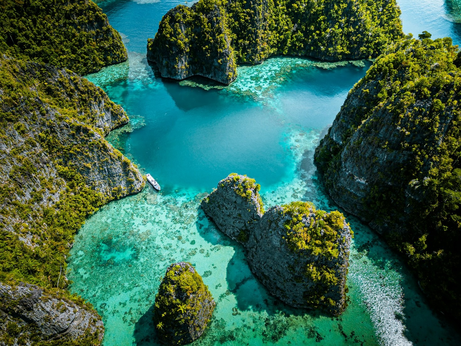 A magia de sobrevoar as praias cariocas